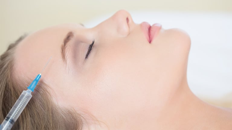 بوتاکس ۱۴۰۴: ماندگاری، قیمت و معرفی بهترین کلینیک‌های زیبایی